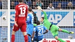 Kiessling ghi bàn thắng ma: Đánh đầu rách lưới thành bàn!